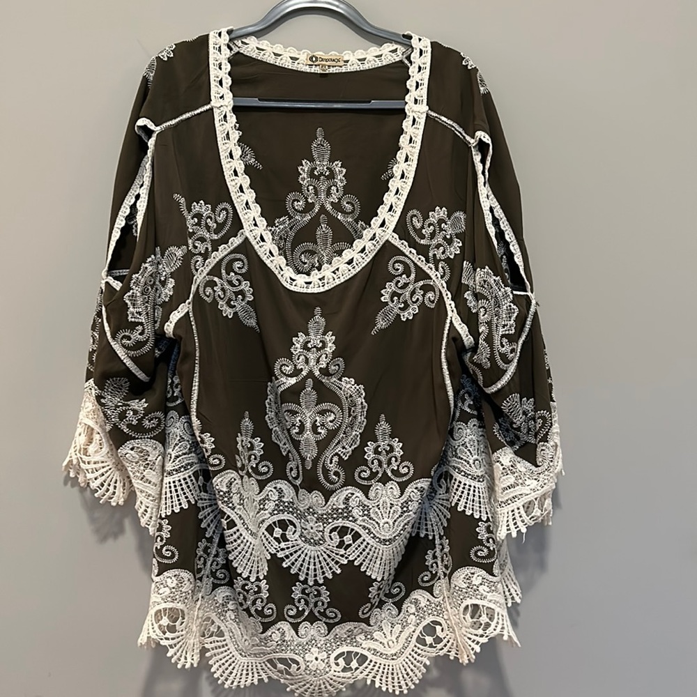 Democracy Bohemian embroidered blouse. Bell sleeves cold should. New. Roomy